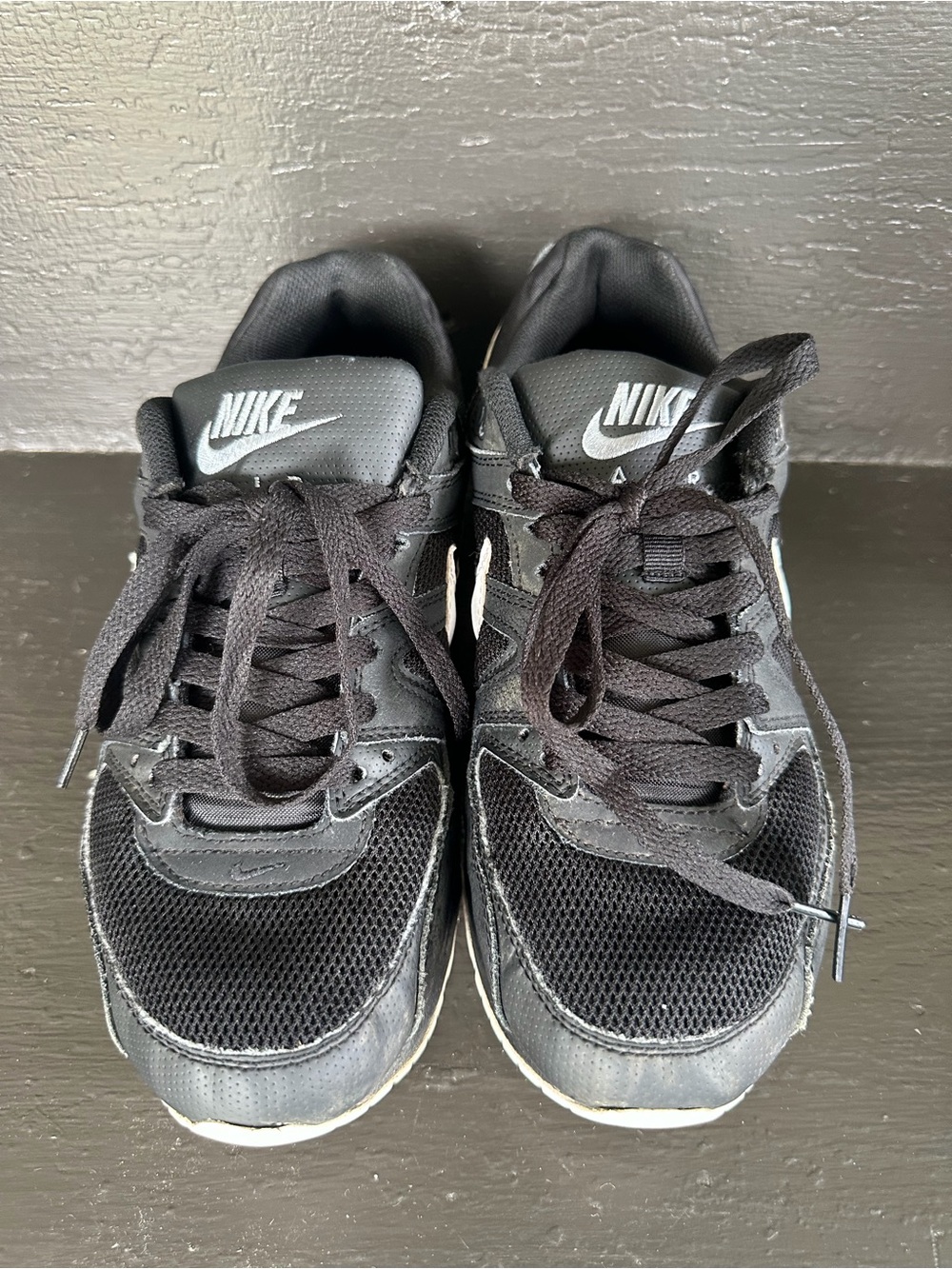 Nike Men’s Black AirMAX Low-Top Sneakers